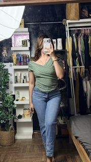 (Category: ) located in . Submitted by dressesbylianaa (Listing ID 1459277177, Image 1). Description: .