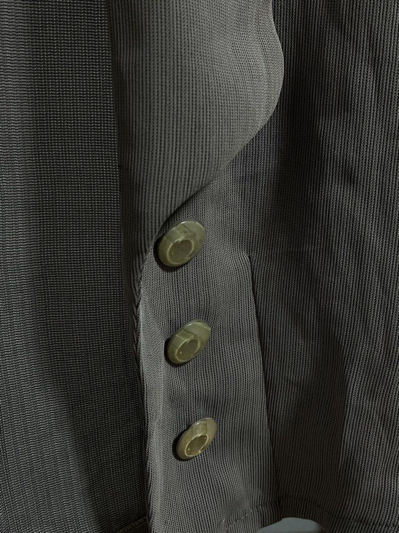 Grey Short Sleeve Blazer (Category: Coats, Jackets and Outerwear) located in Legazpi City. Submitted by cluttersofcy (Listing ID 1459118308, Image 2). Description: *size: can fit until medium *short sleeves *buttons are still intact *suitable for office and formal attire *hindi mainit sa balat ang tela .