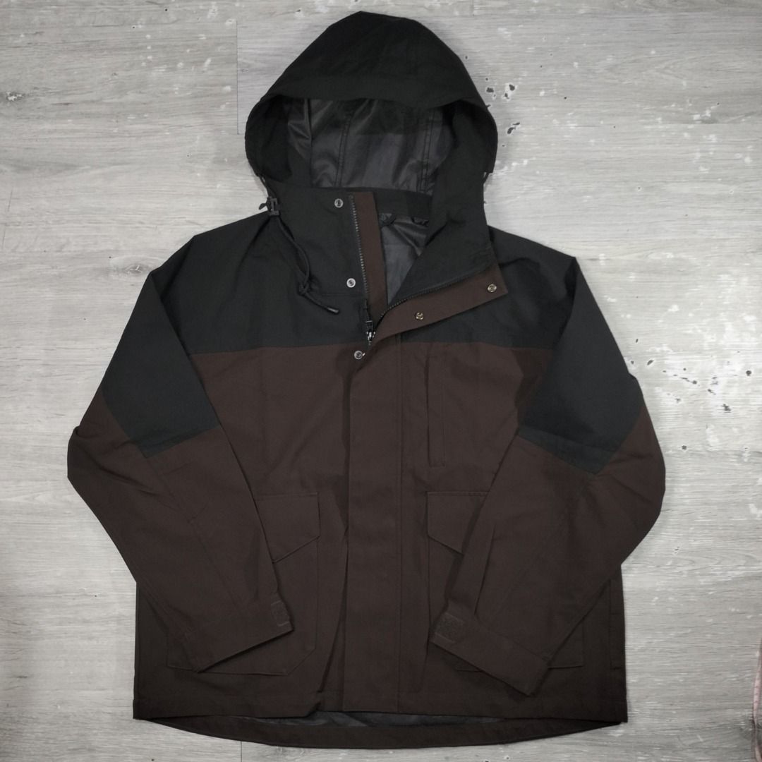 GU (Uniqlo) Men's Windproof Oversized MountainParka (S) (Category: Coats, Jackets and Outerwear) located in Malabon City. Submitted by eligadz (Listing ID 1459238587, Image 1). Description: Preloved Condition 9.5/10 Good as new Size S, oversized fit W 25 x L 25-27 in. Color: brown/black Light, stylish and comfy Water repellent Snap button and zip closure Adjustable waist Pockets: 2 sides, 2 front, 1 chest Minor issue: broken zipper puller only (z
