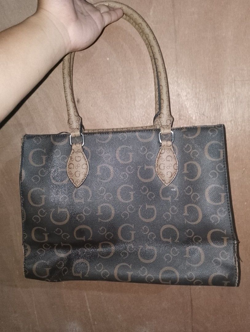 Guess Hologram Logo Handbag (Category: Luxury Bags & Wallets) located in Carmen. Submitted by fukqueazz (Listing ID 1459254826, Image 3). Description: -Brown Good Condition Complete Tags Sign Of Usage can seen in pics 📍Cebu JnT Express Mop:Gcash.