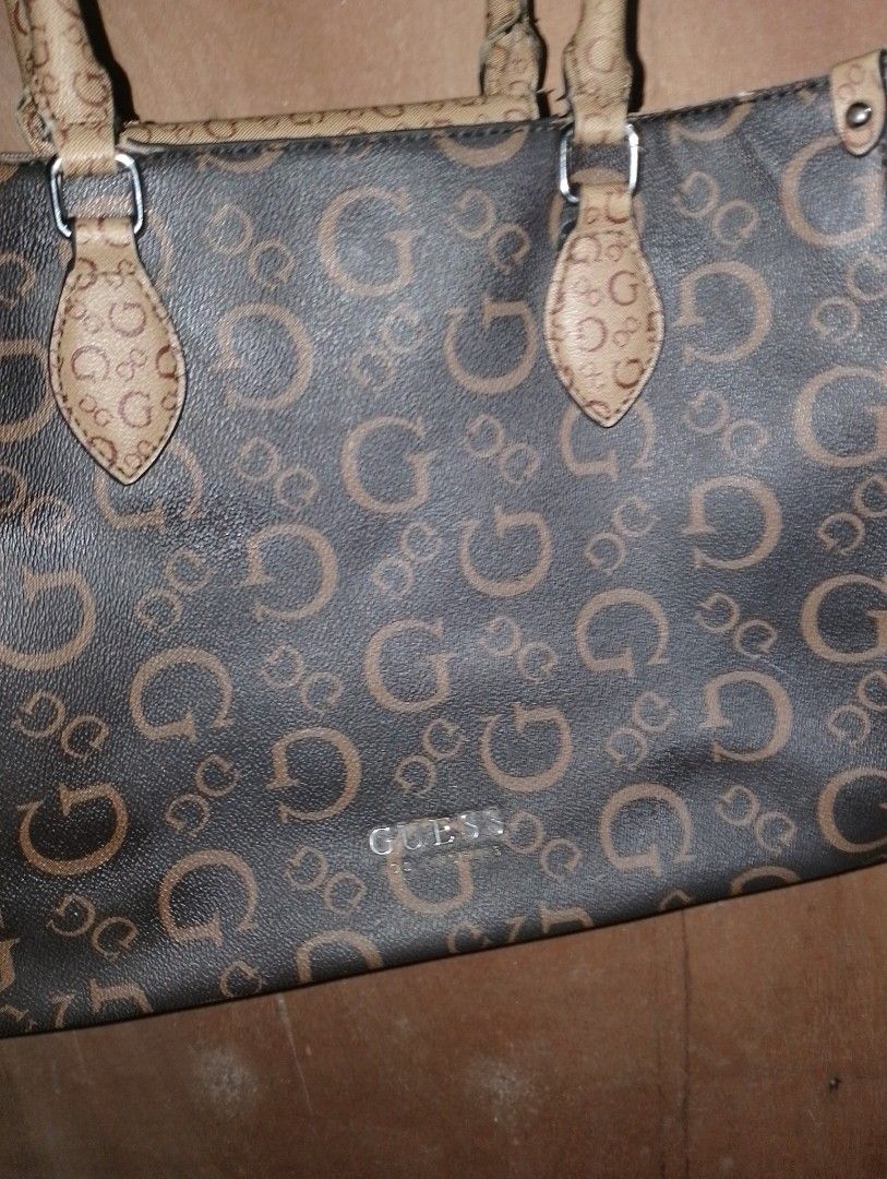 Guess Hologram Logo Handbag (Category: Luxury Bags & Wallets) located in Carmen. Submitted by fukqueazz (Listing ID 1459254826, Image 2). Description: -Brown Good Condition Complete Tags Sign Of Usage can seen in pics 📍Cebu JnT Express Mop:Gcash.