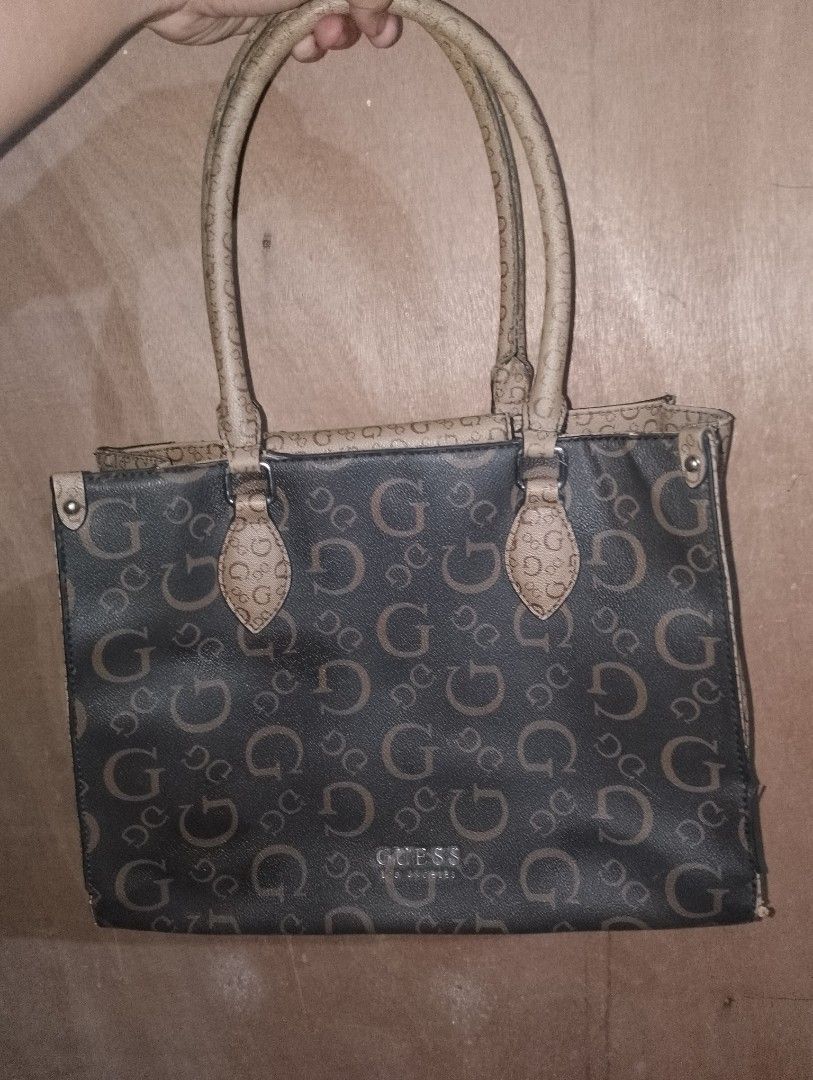 Guess Hologram Logo Handbag (Category: Luxury Bags & Wallets) located in Carmen. Submitted by fukqueazz (Listing ID 1459254826, Image 1). Description: -Brown Good Condition Complete Tags Sign Of Usage can seen in pics 📍Cebu JnT Express Mop:Gcash.