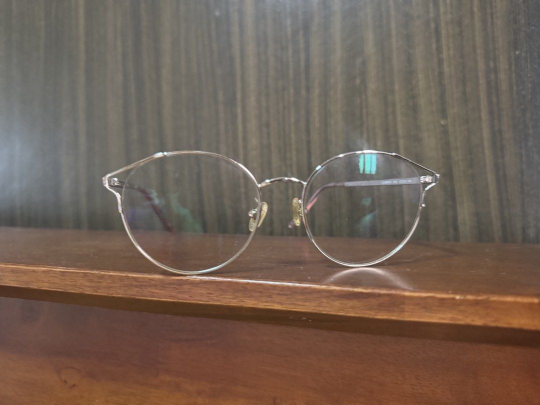 Guess Round Metal Eyeglasses with Case (Category: Sunglasses & Eyewear) located in Bulacan. Submitted by healyx (Listing ID 1459137941, Image 1). Description: - Brand: Guess - Frame Style: Round metal - Condition: With signs of usage and for lens replacement - Includes: Original red Guess case Payment first .