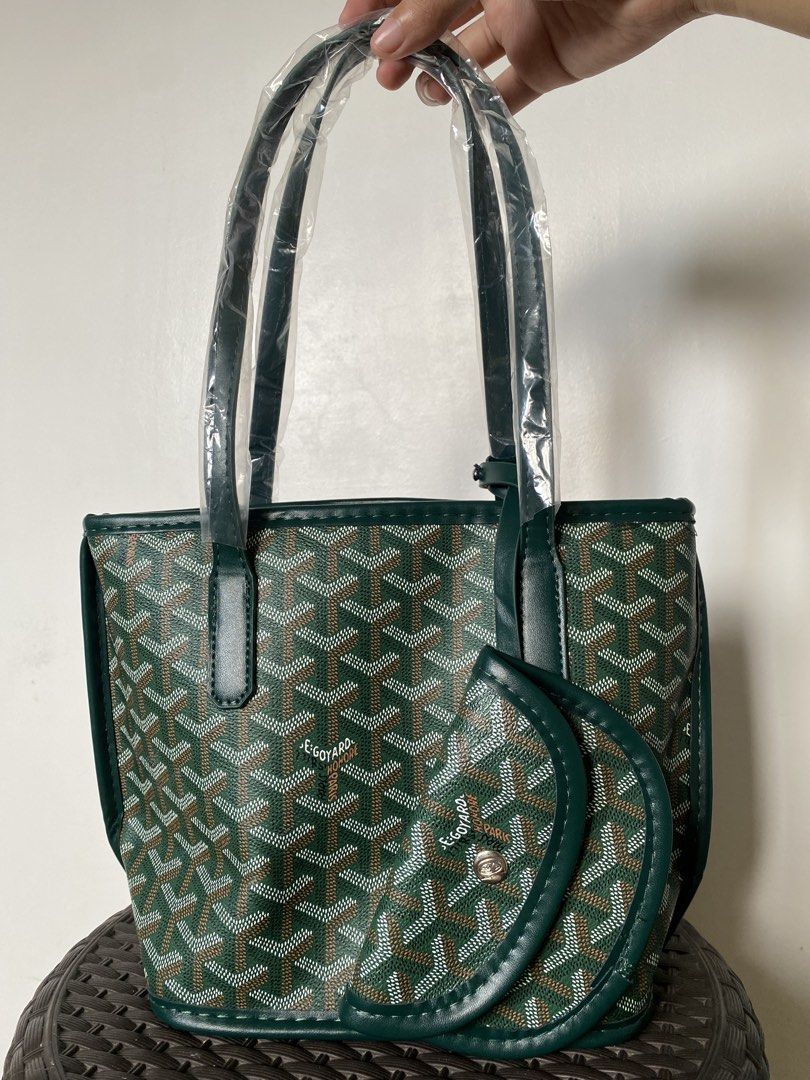GY Mini Anjou Bag (Category: Tote Bags) located in Paranaque City. Submitted by js_485 (Listing ID 1459115695, Image 2). Description: - condition: 10/10 – never used - comes with box - handles still have plastic rfs: naka-stock lang, hindi nagagamit. 📍Parañaque City 🚚 J&T Express/ Lalamove.