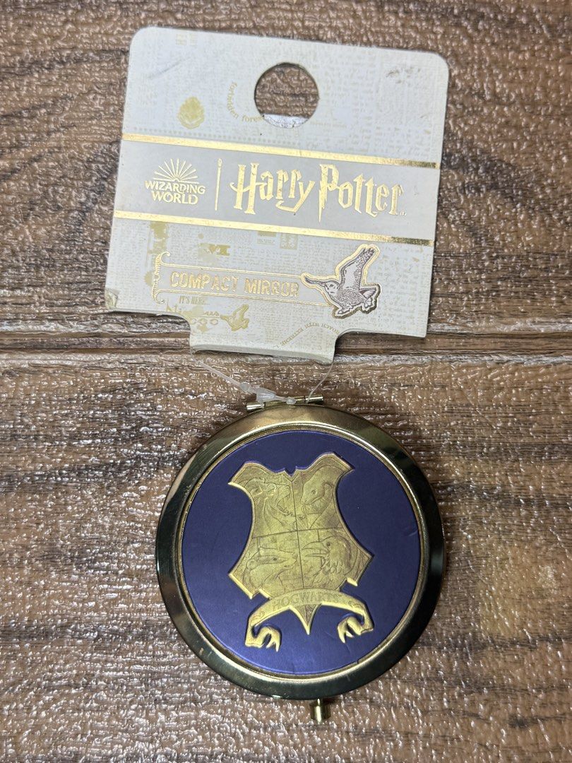 harry potter hogwarts compact mirror (Category: Mirrors) located in Quezon City. Submitted by fashionifywardrobe8899 (Listing ID 1459216602, Image 1). Description: 2 sets avails.