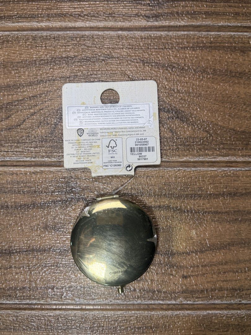 harry potter hogwarts compact mirror (Category: Mirrors) located in Quezon City. Submitted by fashionifywardrobe8899 (Listing ID 1459216602, Image 2). Description: 2 sets avails.