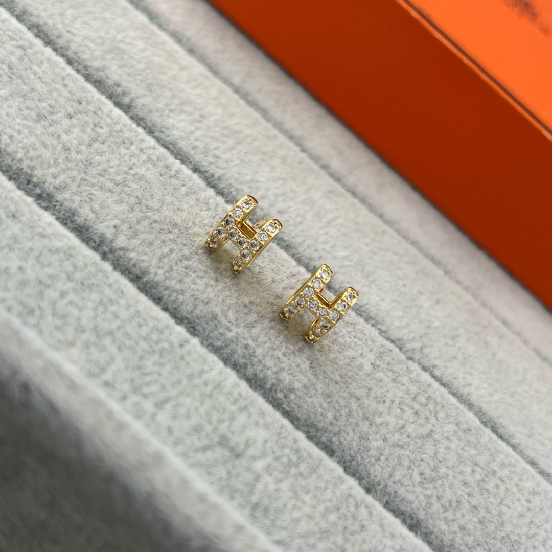 Hermes outlet mini H Earrings (Gold & Silver) (Category: Earrings) located in San Juan City. Submitted by zenocean-f9dfa7 (Listing ID 1459192084, Image 2). Description: - Authentic Hermes outlet H Earrings - Available in Gold and Silver tones - Encrusted with small stones - Made in France - Comes with original box - Ideal for everyday wear or special occasions - SF Express offers free shipping and cash on delivery.
