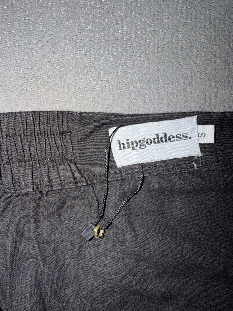 Hipgoddess Black Linen Pants (Category: Other Bottoms) located in Quezon City. Submitted by spicycalimaki (Listing ID 1459153628, Image 2). Description: - size S (fits 24-26 waistline) - last price posted MEASUREMENTS Width: 12.5” Length: 37.5” 🏷️ zara h&m mango uniqlo monki cotton on urban revivo bershka pull & bear love bonito editors market shein tiktok isa phia the label sopheme beyond collective .