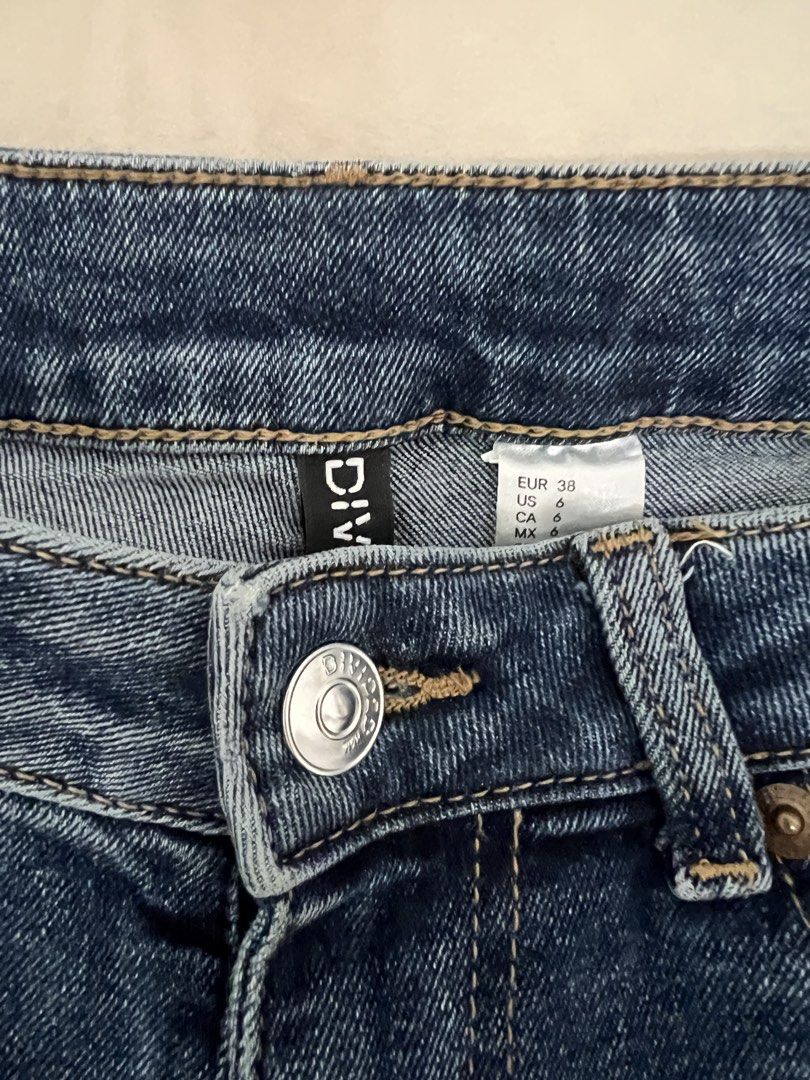 RUSH SALE! H&M Divided Dark Denim Flare Jeans (Category: Jeans) located in Tarlac. Submitted by nevercursed (Listing ID 1459204931, Image 3). Description: Waist 26” - 27” Rise 10” Hem 9” Length 41” 📌 Additional Fee/s: + Shipping Fee 💳 MOP: GCash/BDO/Maribank 📦 MOD: J&T.