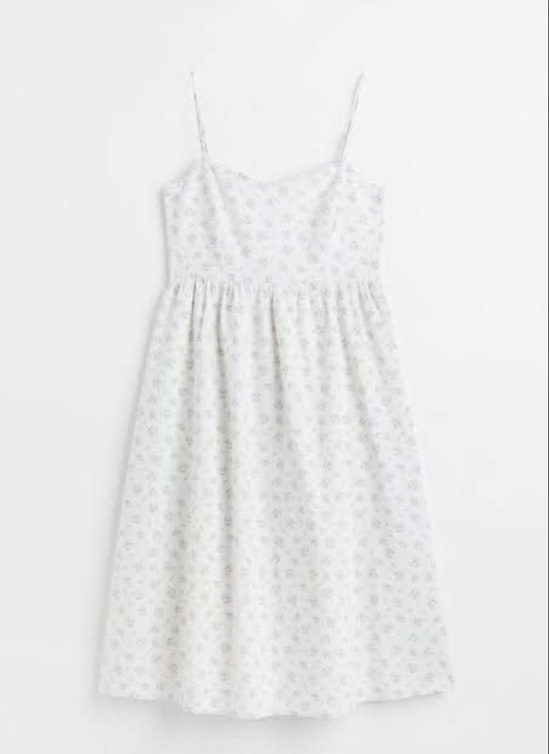 H&M Linen Floral Dress (Category: Dresses) located in Pasig City. Submitted by amphoebeians (Listing ID 1459208607, Image 1). Description: - Cute white midi dress - Delicate floral print - Spaghetti straps - Gathered waist - Light and airy fabric - Ideal for casual days or picnics - Versatile styling with sandals or sneakers Bought at Php 1690 in H&M Needs ironing My size reference: • Bust: 36 inch / 86cm / 36c (fitted at my bust at this point) •