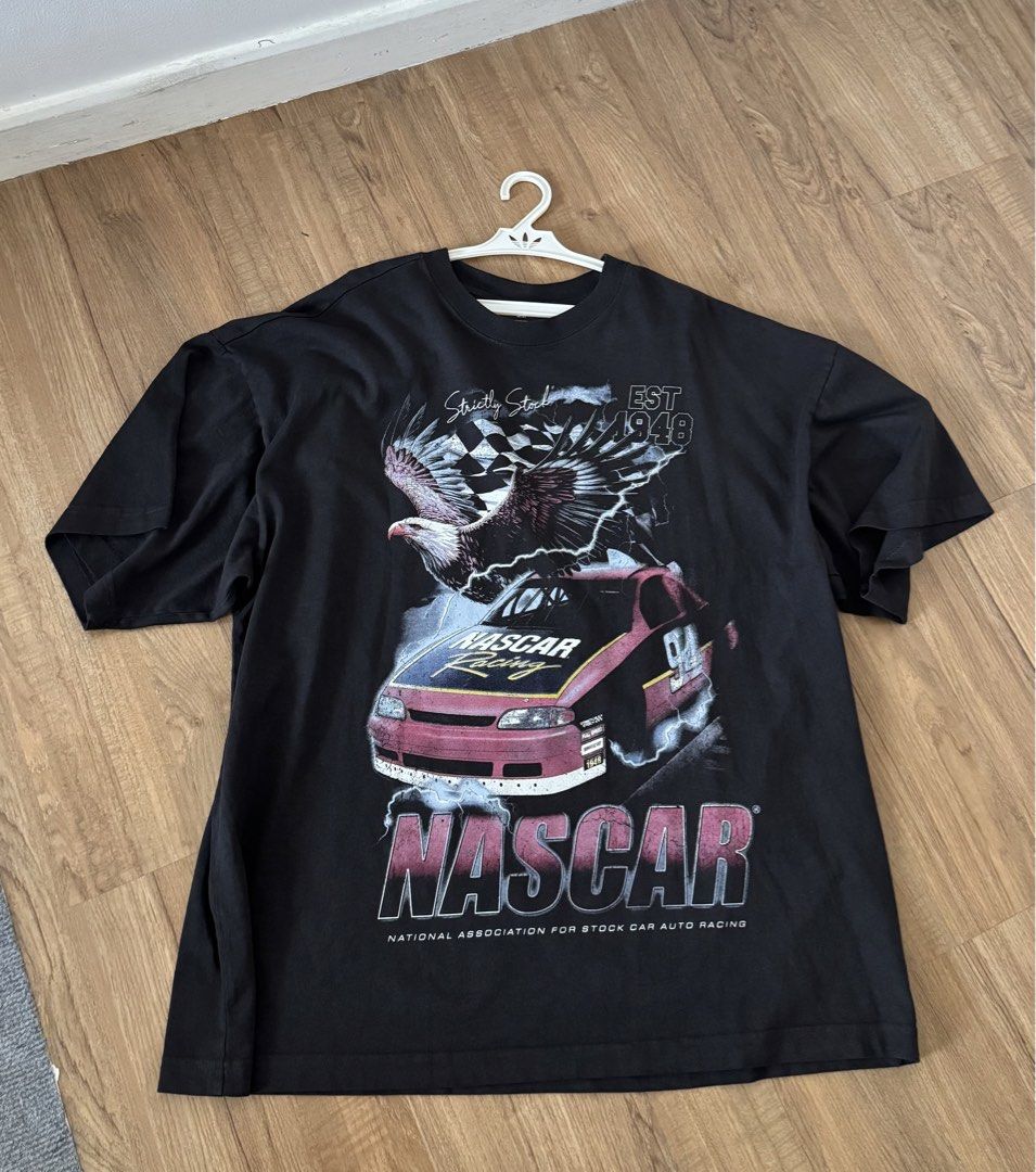 H&M Oversized Graphic T-Shirt (Category: Tshirts & Polo Shirts ) located in Manila. Submitted by khristinee.e (Listing ID 1459153083, Image 1). Description: - Black H&M oversized t-shirt - Size: Medium -never been worn -rfs: too big.