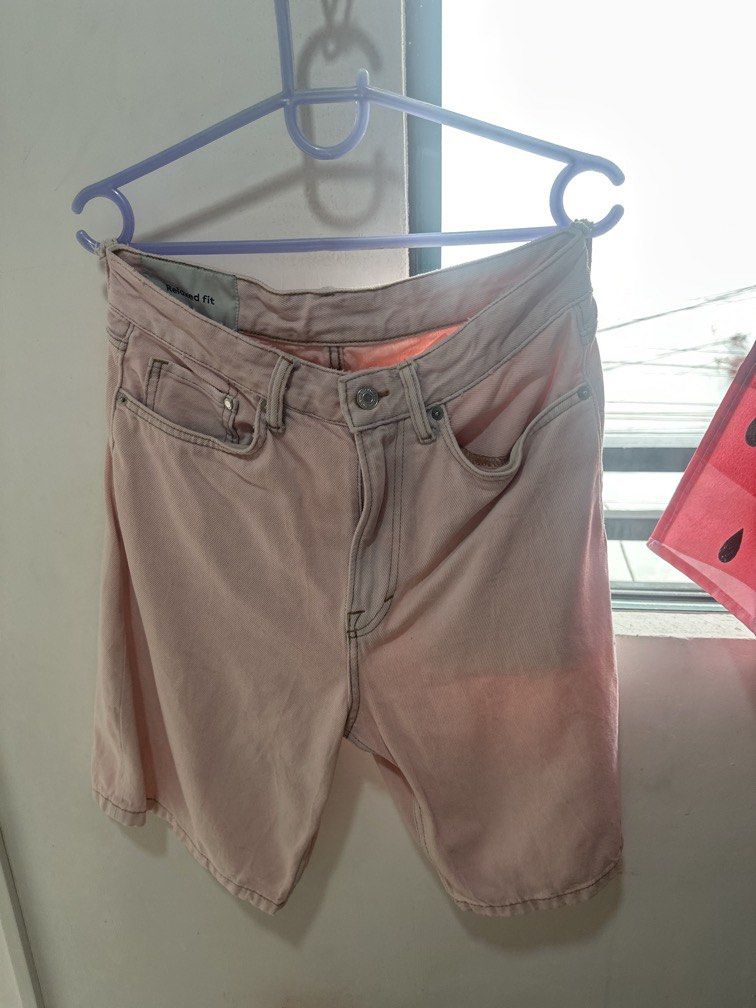 H&M Pink Jorts (Category: Shorts) located in Bacoor. Submitted by angoisee (Listing ID 1459110677, Image 1). Description: dm for more info negotiable declutter.