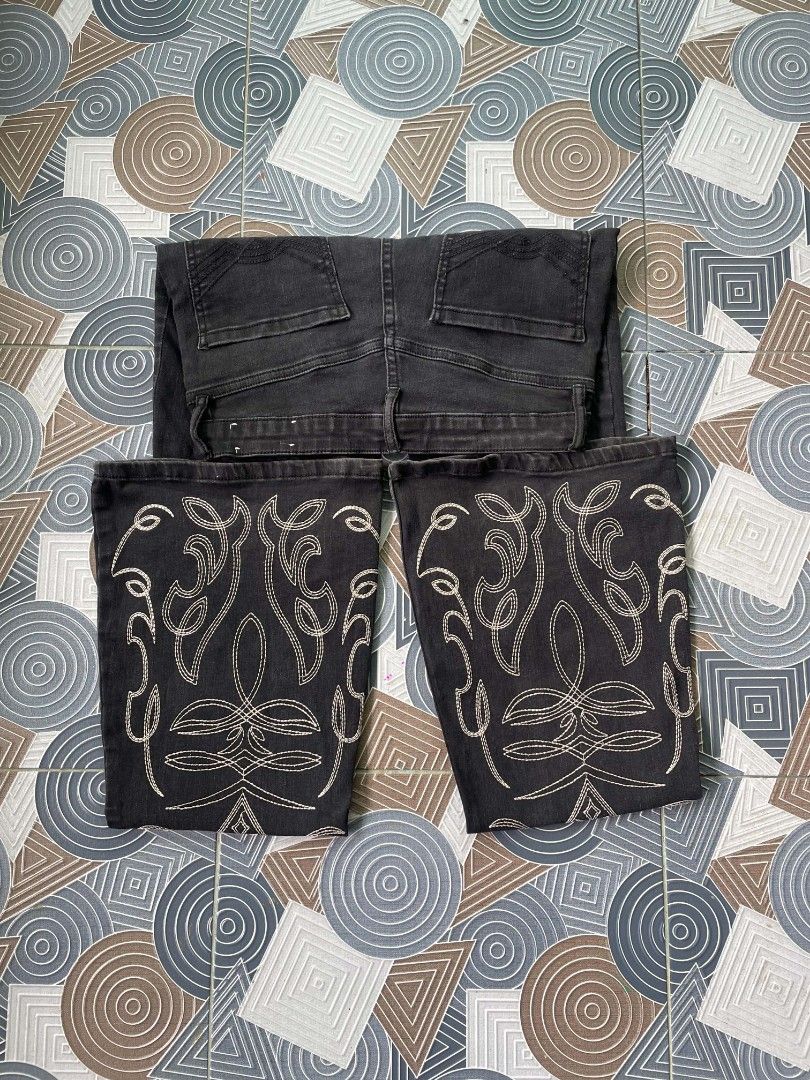 Idyllwind by Miranda Lambert bell bottoms (Category: Jeans) located in Tayug. Submitted by pabilidamitngpatay (Listing ID 1459214475, Image 2). Description: idyllwind by Miranda Lambert bell bottoms 26-28 waist ‎43.5 length ‎11 hem ‎11 rise authentic no flaws ‎.