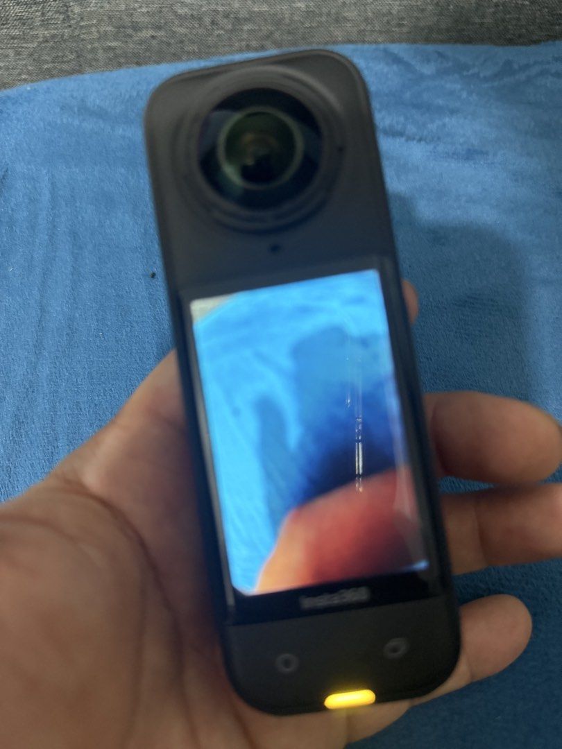 INSTA 360 X5 (Category: Video Cameras) located in San Pedro. Submitted by gavinaustinbarredo (Listing ID 1459233836, Image 2). Description: Insta 360 X5 Brand-new condition 2 times lang nagamit Unit Cover Stick Only Negotiable .