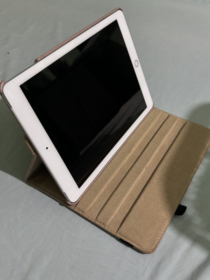 Ipad 6th gen (Category: iPad) located in Manila. Submitted by sythe.b (Listing ID 1459255520, Image 1). Description: Wifi and Data use No issue.