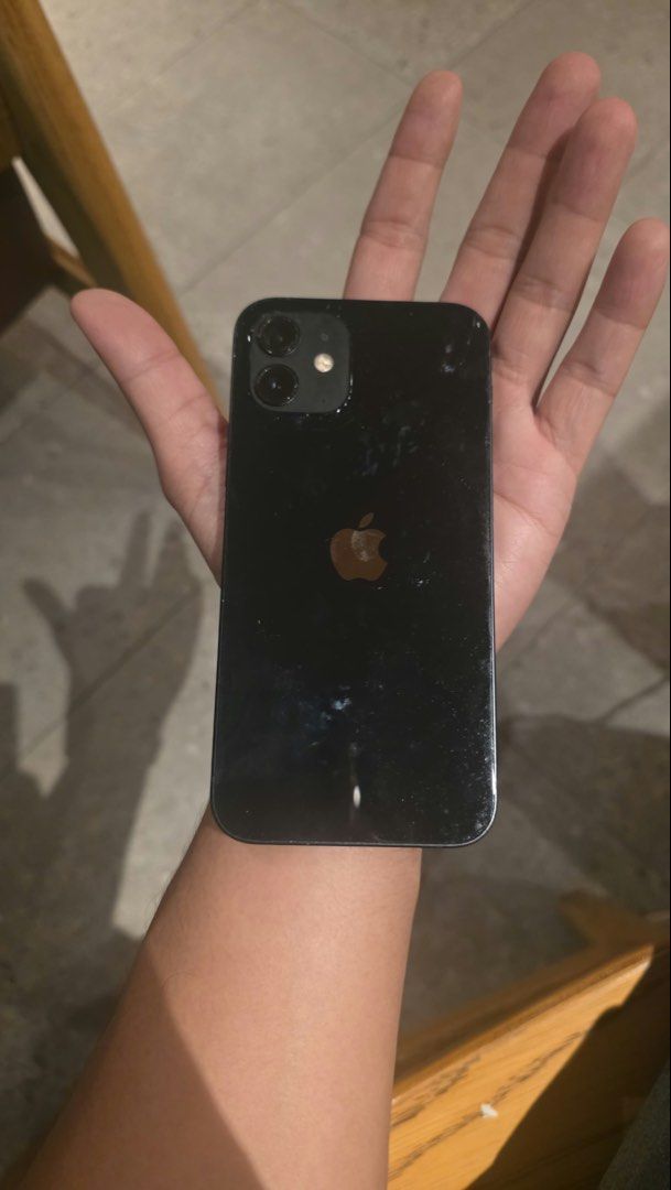 iPhone 12 128 gb (Category: iPhone 12 Series) located in Quezon City. Submitted by erislee (Listing ID 1459258302, Image 1). Description: 128 gb With minor scratch on the screen but not that visible.