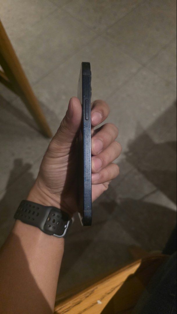 iPhone 12 128 gb (Category: iPhone 12 Series) located in Quezon City. Submitted by erislee (Listing ID 1459258302, Image 3). Description: 128 gb With minor scratch on the screen but not that visible.