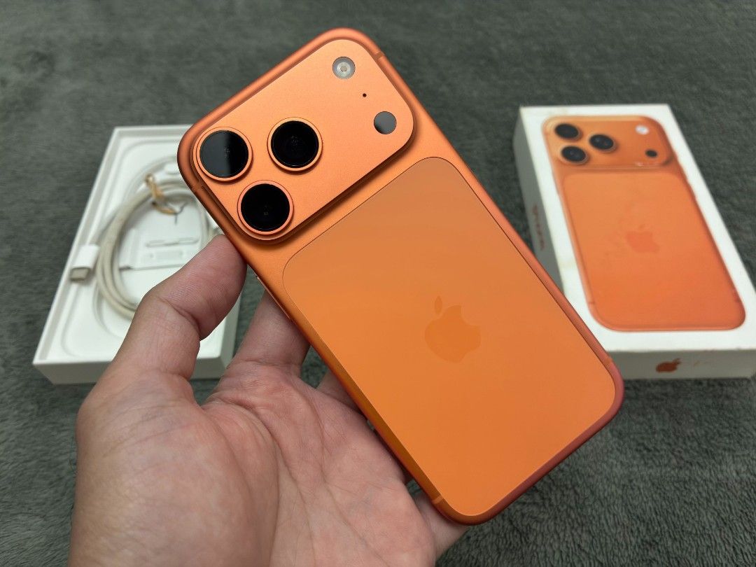 iphone 17 pro 256gb (Category: iPhone 17 Series) located in Quezon City. Submitted by acecon (Listing ID 1459192593, Image 2). Description: IPhone 17 Pro 256GB Smartlocked/Tnt/Sun Cosmic orange Selling 51,999php swapping is higher slightly negotiable swap sa android or ios.tablet.ipad 🔋 96% Battery health 🔌 238 cycle count Warranty till December 2026 ‼️ Unit issue‼️ ❌ Camera button is unclickable but soft touch function for zoom or other modes 