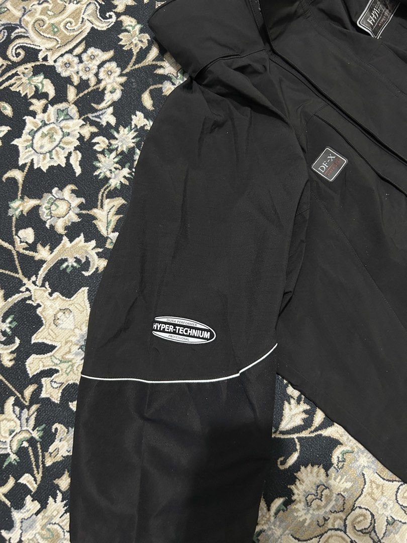 Jacket (Category: Coats, Jackets and Outerwear) located in Tawau. Submitted by nrhfza_ (Listing ID 1459136032, Image 3). Description: - P26 L28 - XL - Condition masih cun - luar kawasan boleh pos - srs buyer : O11tujuhpuluh112803.