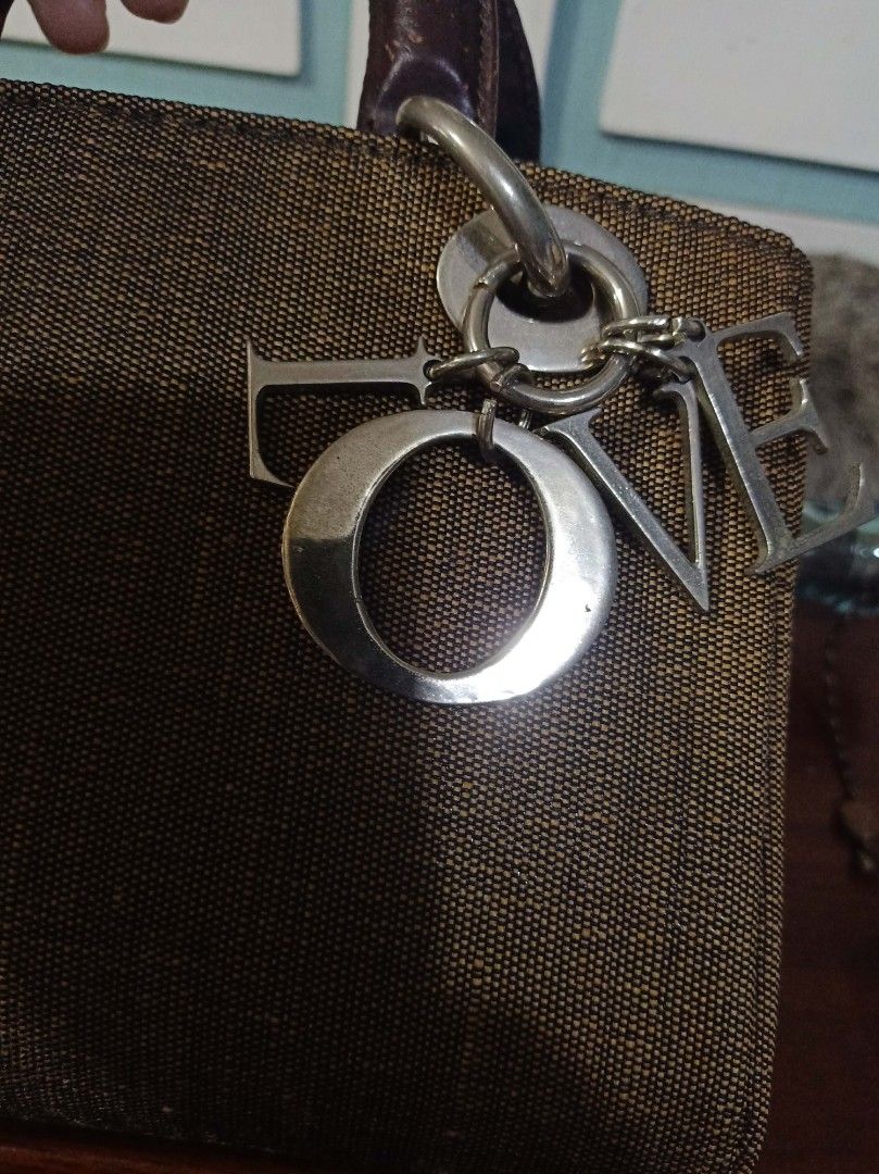 Japan handbag (Category: Luxury Bags & Wallets) located in Manila. Submitted by shawn0320_fish (Listing ID 1459203012, Image 3). Description: Galing japan itong bag nag Google ako lumalabas lagi na authentic Dior hindi po ako sure wala kasi sa loob name pero leather handle niya at magandang klase fabric. .