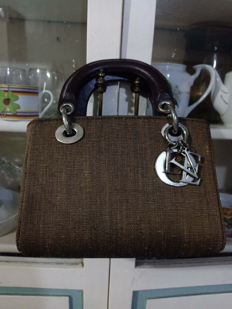 Japan handbag (Category: Luxury Bags & Wallets) located in Manila. Submitted by shawn0320_fish (Listing ID 1459203012, Image 2). Description: Galing japan itong bag nag Google ako lumalabas lagi na authentic Dior hindi po ako sure wala kasi sa loob name pero leather handle niya at magandang klase fabric. .