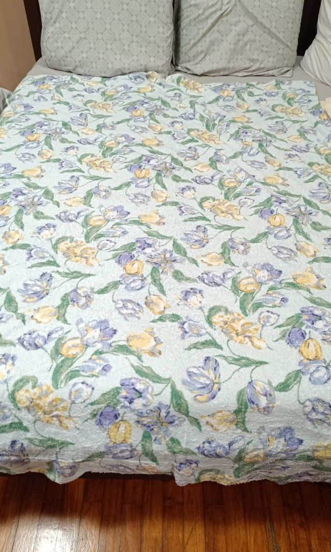 Japan Towel Blanket 140x190cm (Category: Bedding & Towels) located in Makati City. Submitted by jstreasuredfinds (Listing ID 1456690895, Image 2). Description: Japan towel blanket 140x190cm Washed and sanitized.