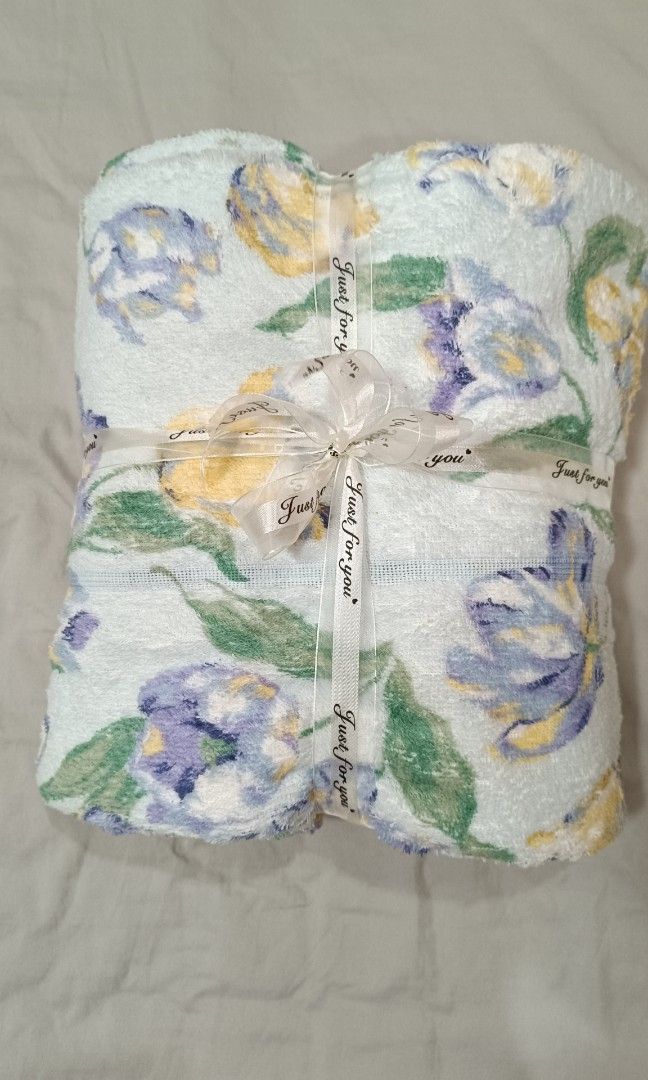 Japan Towel Blanket 140x190cm (Category: Bedding & Towels) located in Makati City. Submitted by jstreasuredfinds (Listing ID 1456690895, Image 1). Description: Japan towel blanket 140x190cm Washed and sanitized.