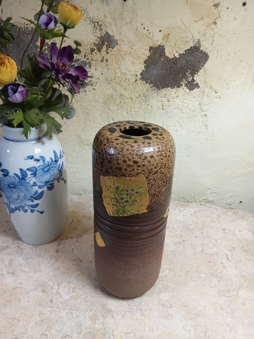 Japan Vase (Category: Vases & Decorative Bowls) located in Marikina City. Submitted by brandodracu (Listing ID 1459104573, Image 2). Description: good condition made in japan.