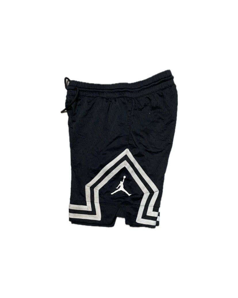 Jordan Black Diamond (Category: Shorts) located in Pasacao. Submitted by kishhuschka (Listing ID 1459219298, Image 2). Description: - Brand: Jordan - Color: Black - Material: Mesh - Features: White side stripes, iconic Jumpman logo - Fit: Elastic waistband with drawstring - Ideal for: Basketball, casual wear - Origin: Made in Vietnam - Youth 25x15.