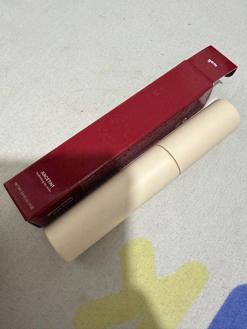 JUICETINT Hydrating Soft Lip Tint - Gem (Category: Makeup) located in Valenzuela. Submitted by cheaper_finds (Listing ID 1459207968, Image 2). Description: - JUICETINT hydrating soft lip tint - Shade: Gem - Provides hydration and a soft finish - Packaging: Sleek beige tube with a red box - Net weight: 3.5g / 0.12 oz - Expiry date: 17/03/2025.
