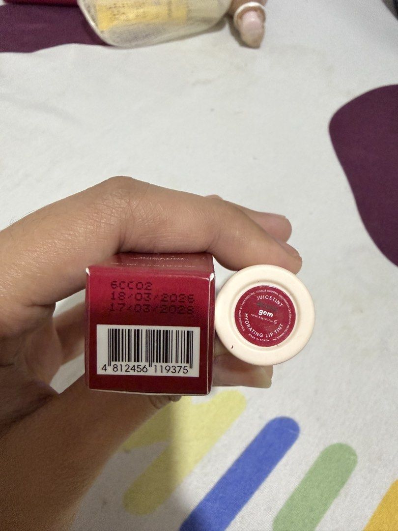 JUICETINT Hydrating Soft Lip Tint - Gem (Category: Makeup) located in Valenzuela. Submitted by cheaper_finds (Listing ID 1459207968, Image 3). Description: - JUICETINT hydrating soft lip tint - Shade: Gem - Provides hydration and a soft finish - Packaging: Sleek beige tube with a red box - Net weight: 3.5g / 0.12 oz - Expiry date: 17/03/2025.