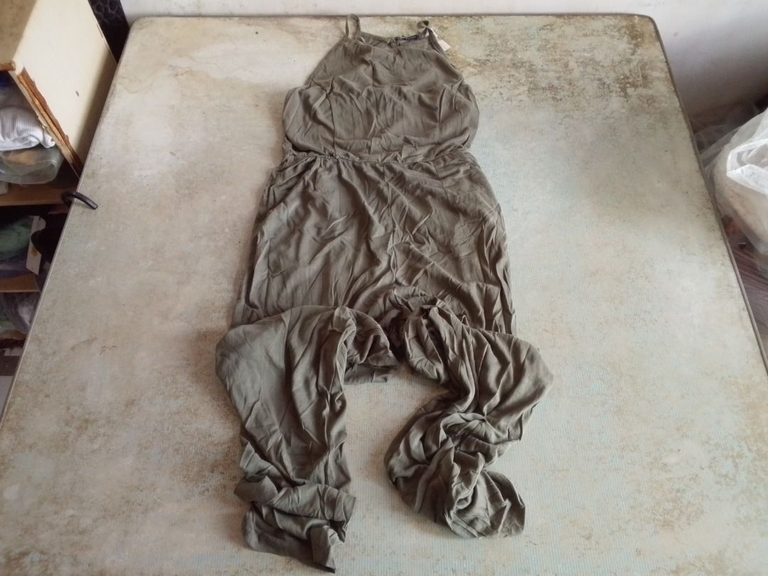 Jumpsuit US BNEWTAG (Category: Jumpsuits) located in Los Banos. Submitted by mania-62906 (Listing ID 1459207753, Image 1). Description: BNewtag. US small Olive Drab.