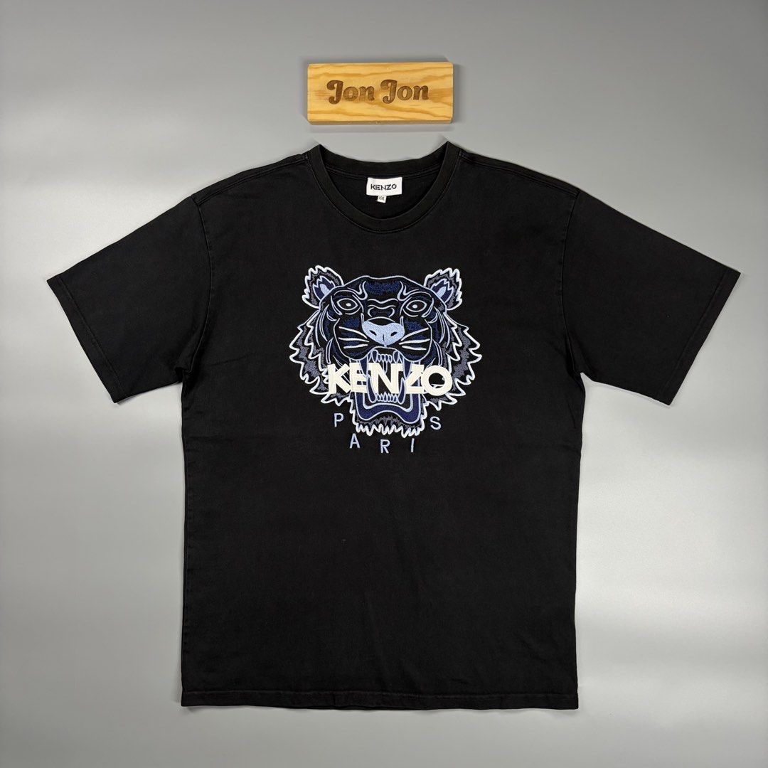 (Sale)Kenzo Embroidered Logo (Category: Luxury Apparel) located in Cavite. Submitted by onebeancent (Listing ID 1459279754, Image 2). Description: 🔘Kenzo Size: Large Frame Dimension: 21" Width | 28" Length Color: Black Color Rate: 9.8/10 Issue: None Condition: Excellent to New Before: 680php Now: 480php Additional Shipping Fee (J&T Small Pouch) 75php Luzon 100php visayas 120php mindanao.