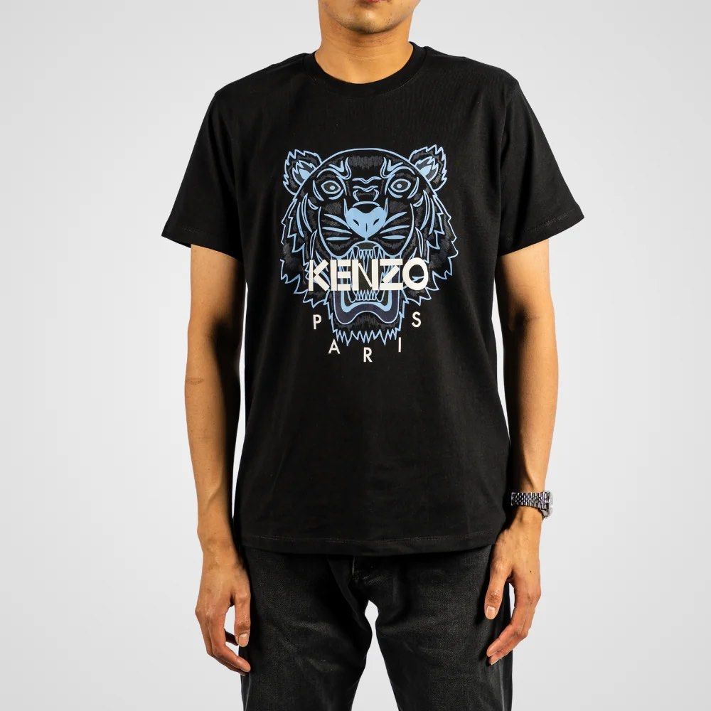 (Sale)Kenzo Embroidered Logo (Category: Luxury Apparel) located in Cavite. Submitted by onebeancent (Listing ID 1459279754, Image 1). Description: 🔘Kenzo Size: Large Frame Dimension: 21" Width | 28" Length Color: Black Color Rate: 9.8/10 Issue: None Condition: Excellent to New Before: 680php Now: 480php Additional Shipping Fee (J&T Small Pouch) 75php Luzon 100php visayas 120php mindanao.
