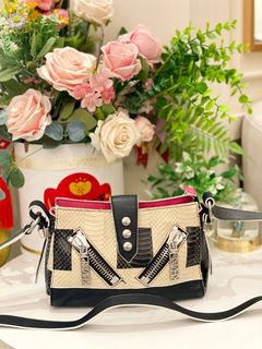 (Category: ) located in . Submitted by luxshare_preloved_ (Listing ID 1459185133, Image 1). Description: .