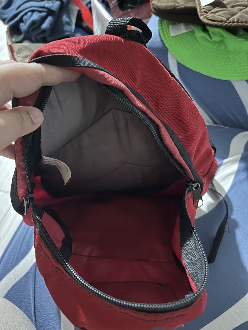 Kid’s backpack (Category: Backpacks) located in Paranaque City. Submitted by allthatclutterph (Listing ID 1459196554, Image 3). Description: Needs washing.