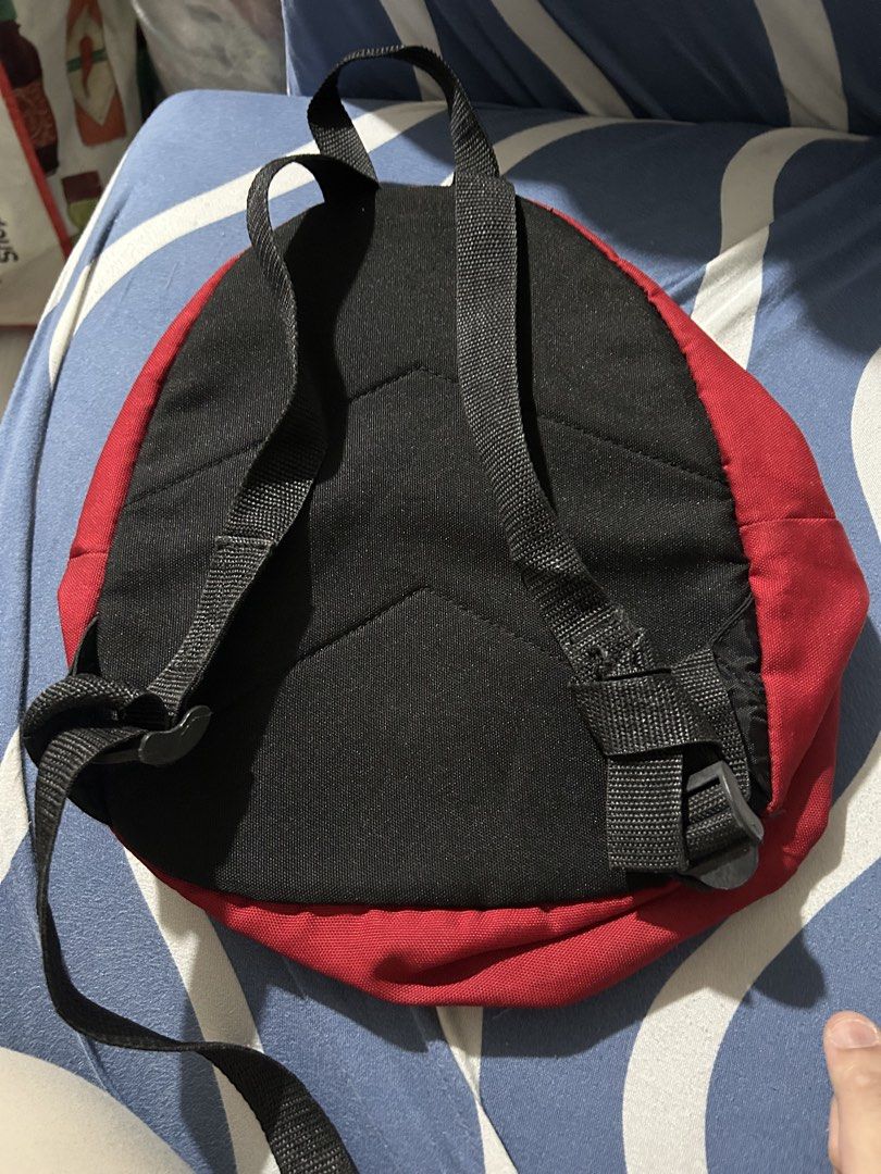 Kid’s backpack (Category: Backpacks) located in Paranaque City. Submitted by allthatclutterph (Listing ID 1459196554, Image 2). Description: Needs washing.