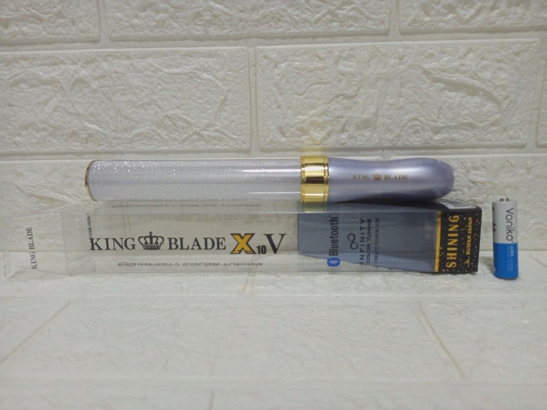 King Blade X10 V Bluetooth Light Stick/ Pen Light (Category: Lighting) located in Quezon City. Submitted by mackylolz (Listing ID 1459248249, Image 2). Description: King Blade X10 V Bluetooth Light Stick/ Pen Light Many Different Light Color Bluetooth Not tested coz i dont know how Battery - 3pcs AAA (Included) 2 pcs available - 1k each What you see is what u get Pls see pic for details.