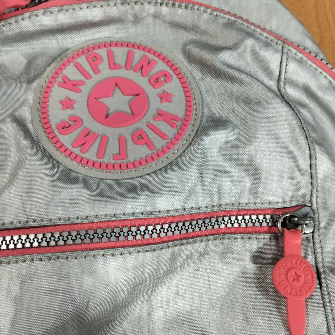 Kipling body bag (Category: Cross-body Bags) located in El Salvador. Submitted by francheskaukayukay (Listing ID 1459128275, Image 2). Description: .