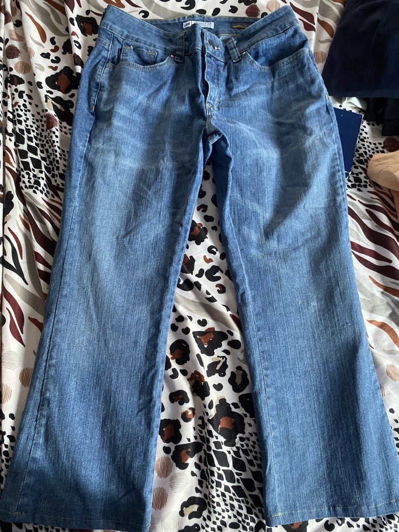 Ladies LEE Bootcut Denim Jeans (Category: Jeans) located in Quezon City. Submitted by elmiras_closet (Listing ID 1459226865, Image 2). Description: good xonsition original authentic LEE Apparel already altered in lengrh .