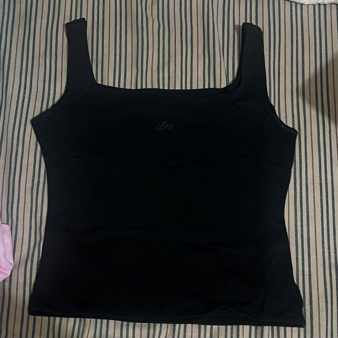 Lee Square Neck Sleeveless Tank Top Black (Category: Sleeveless) located in Baguio. Submitted by franniedoll (Listing ID 1459197576, Image 1). Description: - no flaws - only wore once/twice .