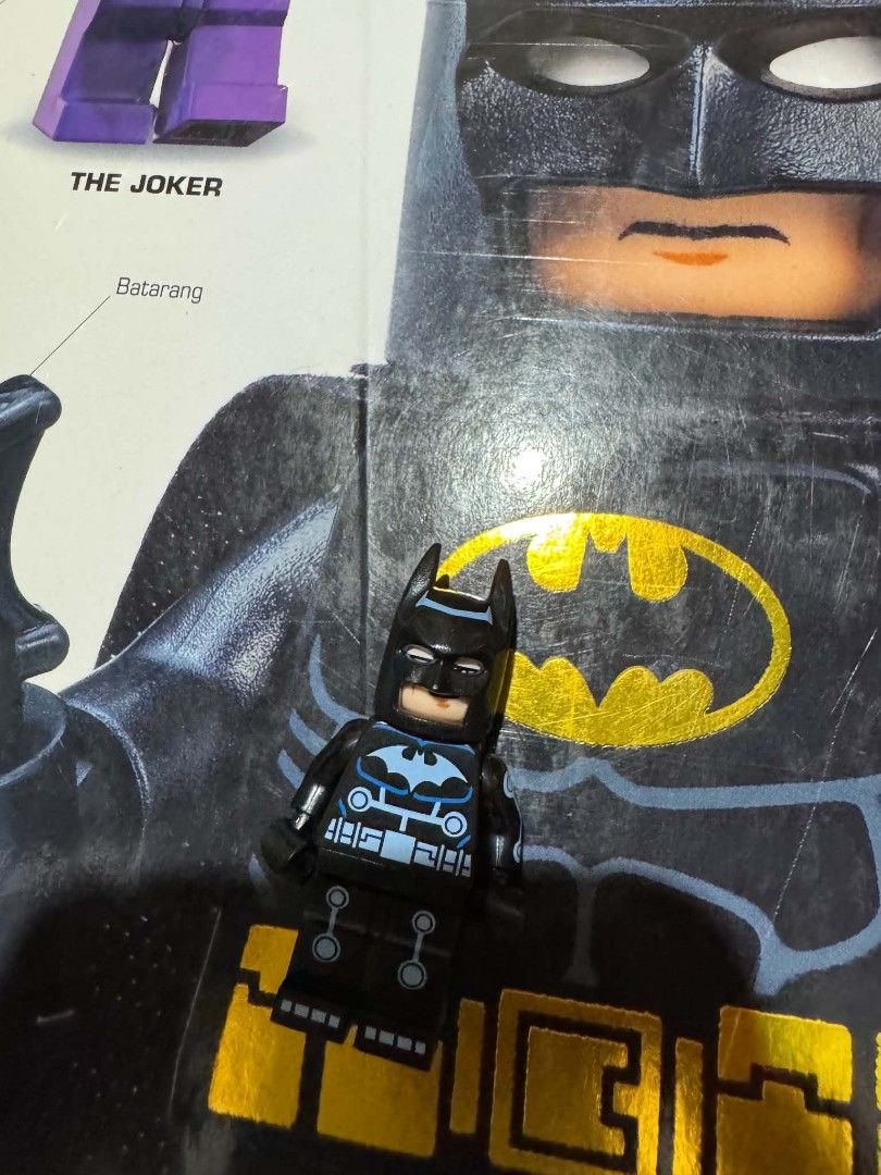 LEGO DC Super Heroes Batman Visual Dictionary Exclusive Minifigure (Category: Lego & Building Sets) located in Davao. Submitted by reyramsir35126 (Listing ID 1459126370, Image 3). Description: - LEGO DC Super Heroes Batman Visual Dictionary - Includes exclusive Electro Suit Batman minifigure - Features Bane's Drill Tank and the Batmobile - Great for Batman and LEGO enthusiasts - Note: Some wear on cover corners.