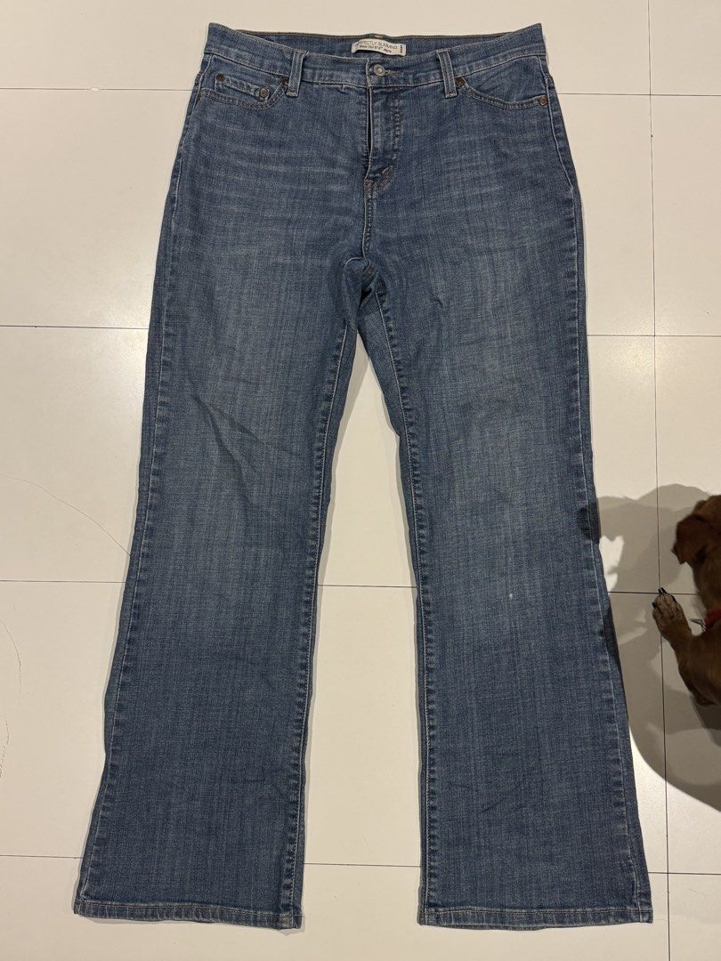 Levi’s Boot Cut Jeans 512 (Category: Jeans) located in Cebu City. Submitted by igymgl (Listing ID 1459216708, Image 1). Description: Levi’s Boot Cut Jeans 512 EXCELLENT CONDITION Size MEDIUM W-32 L-40.5 NO ISSUE ₱1,000 + SHIP 📍 CEBU.