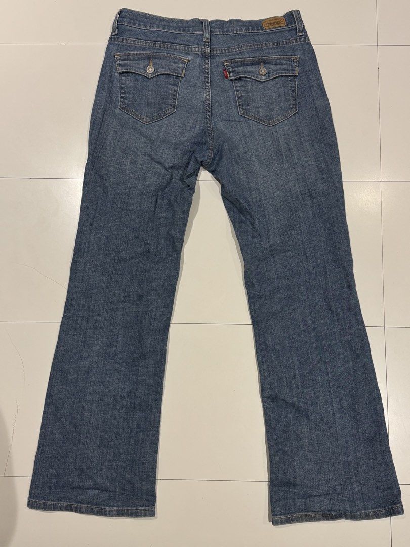 Levi’s Boot Cut Jeans 512 (Category: Jeans) located in Cebu City. Submitted by igymgl (Listing ID 1459216708, Image 2). Description: Levi’s Boot Cut Jeans 512 EXCELLENT CONDITION Size MEDIUM W-32 L-40.5 NO ISSUE ₱1,000 + SHIP 📍 CEBU.