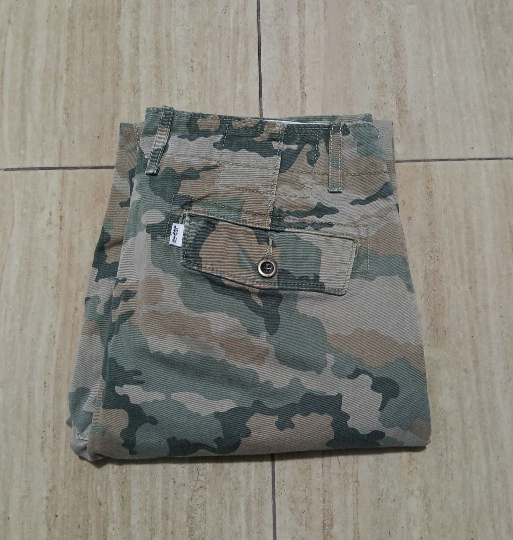 Levi's Camouflage Cargo Pants (Category: Jeans) located in Glan. Submitted by cpaharodde48008 (Listing ID 1459254119, Image 2). Description: - Classic Levi's camouflage cargo pants - Features green, brown, and tan camo print - Multiple functional pockets for storage - Secure button and zip closure - Comfortable straight leg fit - Perfect for casual outings or outdoor adventures - In good, pre-loved condition and ready for a new home.
