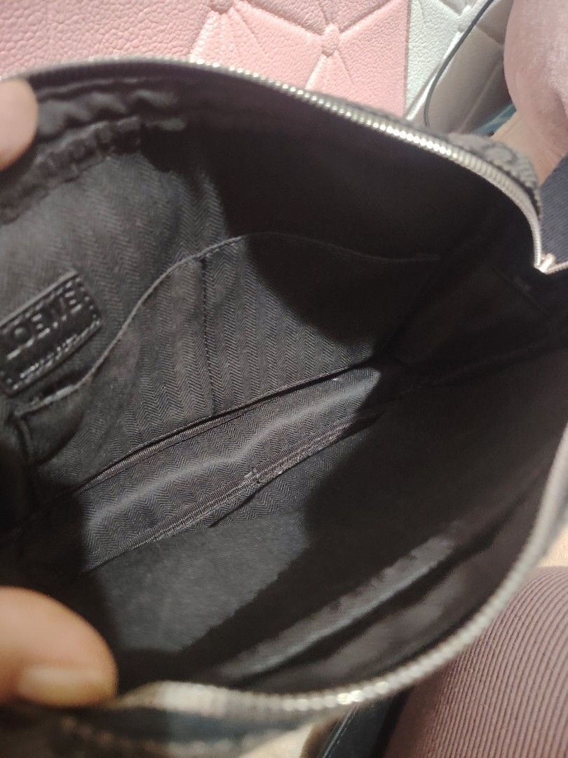 Loewe sling (Category: Luxury Bags & Wallets) located in Bulacan. Submitted by jhefkheelo02163 (Listing ID 1459098779, Image 3). Description: Loewe sling 😍😍😍 unisex coded No flaw.
