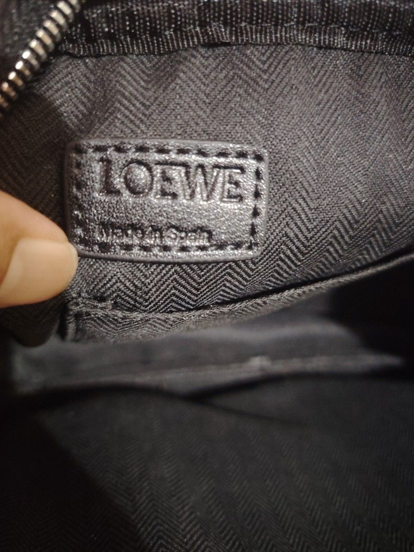Loewe sling (Category: Luxury Bags & Wallets) located in Bulacan. Submitted by jhefkheelo02163 (Listing ID 1459098779, Image 2). Description: Loewe sling 😍😍😍 unisex coded No flaw.