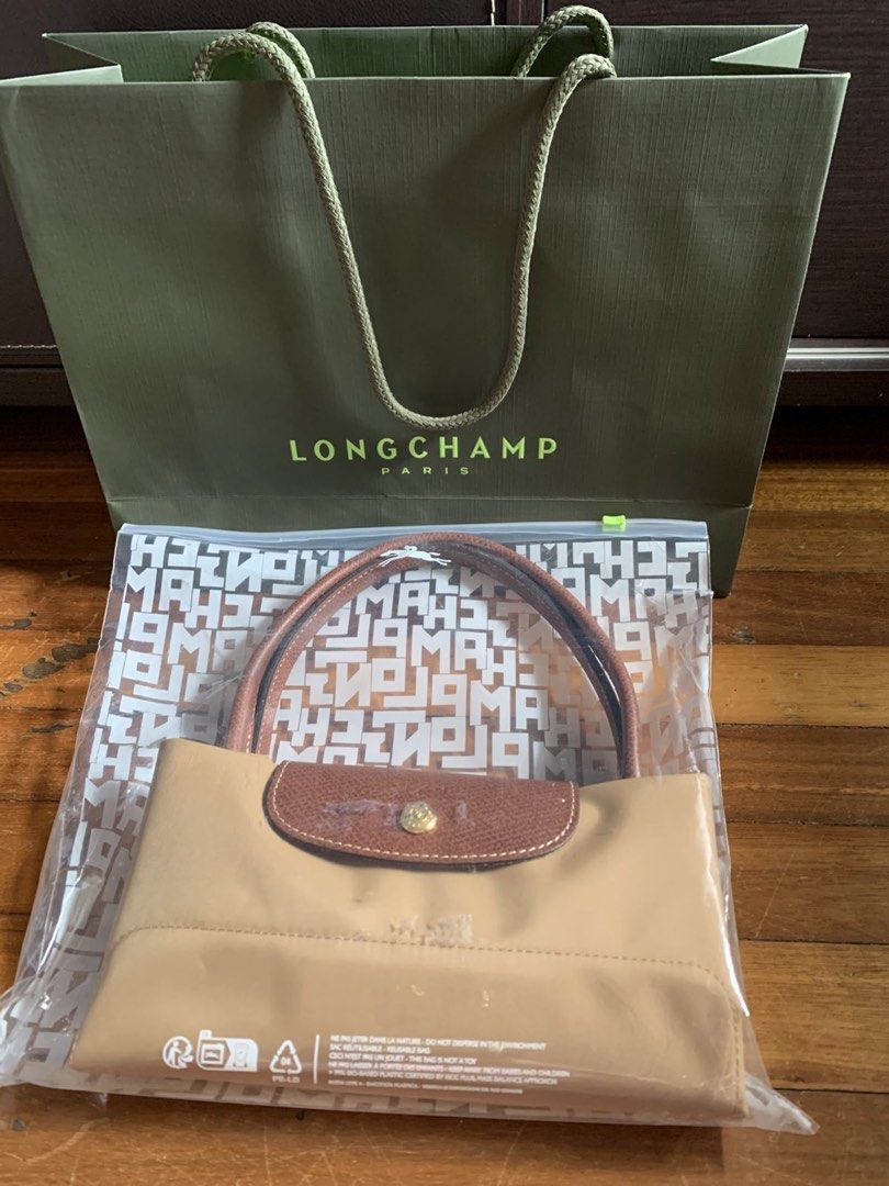 Long champ Le Pliage (Category: Shoulder Bags) located in Makati City. Submitted by myterry1941 (Listing ID 1459156574, Image 1). Description: Brand new Purchased in italy As seen in photos Le Pliage One Recycled Canvas.