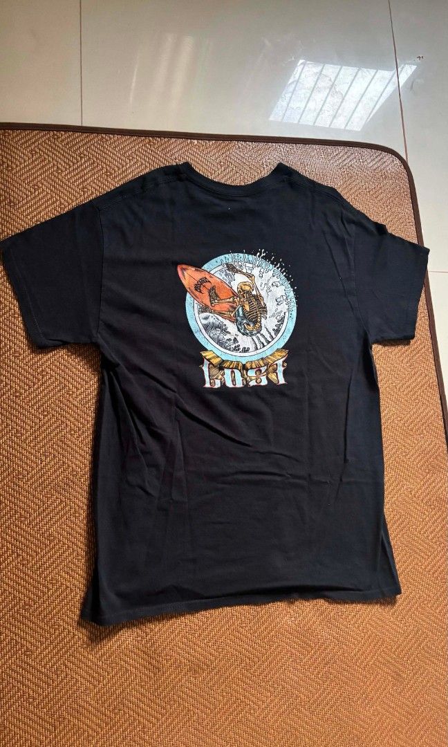 Lost surf tee skull (Category: Tshirts & Polo Shirts ) located in Caloocan City. Submitted by gllennn (Listing ID 1459179907, Image 1). Description: Lost tee size medium.