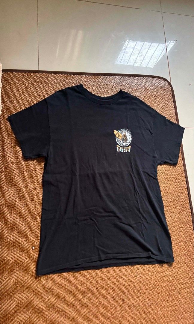 Lost surf tee skull (Category: Tshirts & Polo Shirts ) located in Caloocan City. Submitted by gllennn (Listing ID 1459179907, Image 2). Description: Lost tee size medium.